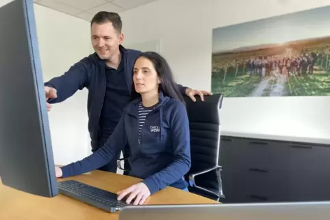 Martin Holl und Stefanie Koch planen seit 2022 Fotovoltaikprojekte in der Region. 
