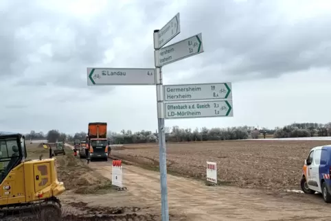 Ein alter Betonweg nach Mörlheim bekommt jetzt eine Asphaltdecke.