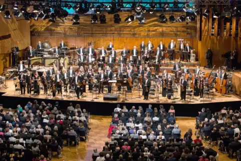 Seit 2016 existiert das SWR-Symphonieorchester, das aus den Klangkörpern des Senders in Stuttgart und Baden-Baden/Freiburg gebil