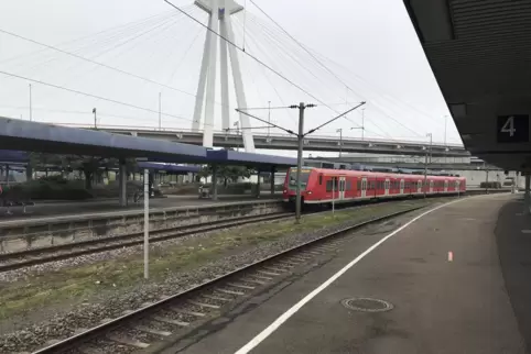 Auf den S-Bahn-Strecken von Ludwigshafen nach Kaiserslautern und Germersheim gibt es statt des gewohnten Halbstundentakts im Not