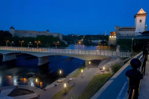 Einer der wenigen noch offenen Grenzübergänge von Russland nach Estland: die stark gesicherte „Brücke der Freundschaft“ vom russ