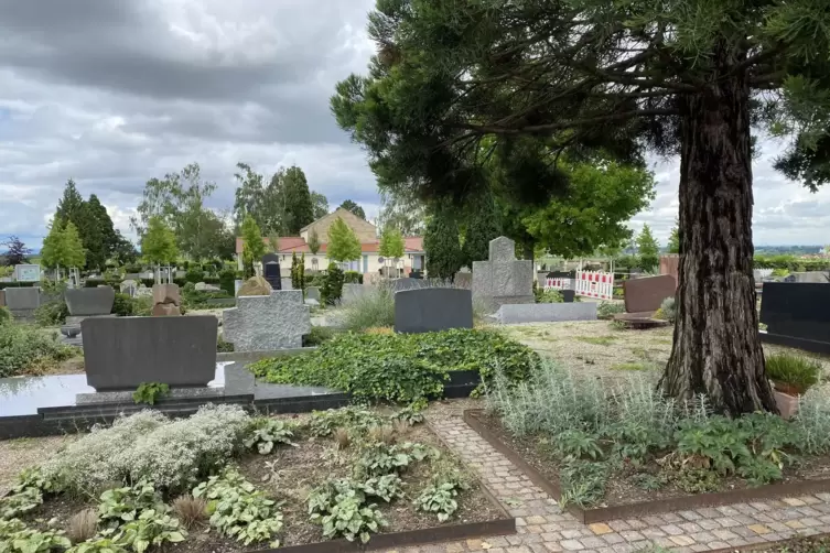 Der Freinsheimer Stadtrat hatte vor einigen Jahren beschlossen, die Friedhofsgebühren alle zwei Jahre zu überprüfen. 