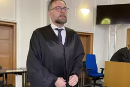 Macht schon klar, was sein Mandant nach dem Prozess-Neustart zum Vergewaltigungsvorwurf sagen wird: Verteidiger Sebastian Göthli
