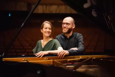 Marie-Thérèse Zahnlecker und Jonas Gleim sind das Onyx-Klavierduo. 