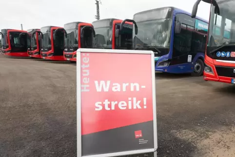 Warnstreik: Busse bleiben im Depot. 
