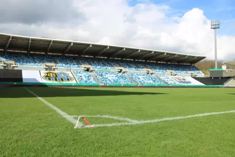  Ein Blick in das Ludwigsparkstadion in Saarbrücken am Montag, einen Tag vor dem DFB-Pokal-Viertelfinale zwischen dem FCS und Mö