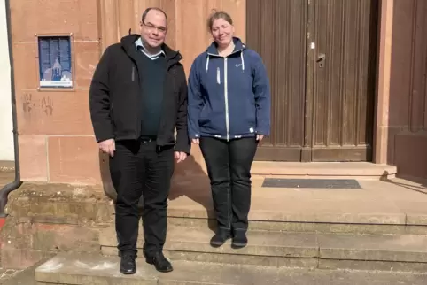 Haben sich bereits während des Theologiestudiums kennen und lieben gelernt. Hildrun und Martin Groß, das neue Pfarrerehepaar. 