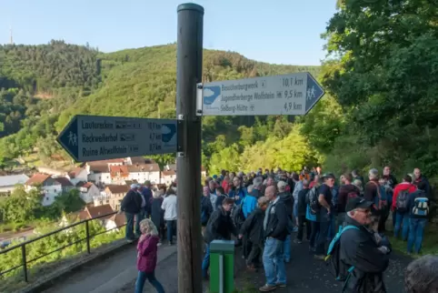 Trubel am Königsberg: Wein-, seit vergangenem Jahr „Dubbeglas“-Wanderung oder „Maikur“ (unser Archivbild) stehen bei Einheimisch