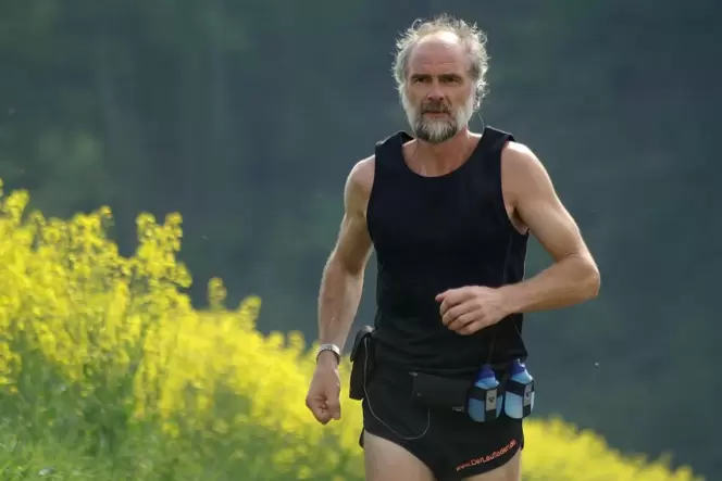 Läuft für sein Leben gern und ist auch gern lange unterwegs: Lauftherapeut und Ultraläufer Günther Bergs.