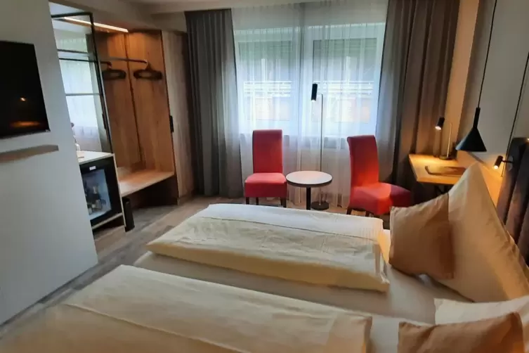 Hochmodern und komfortabel: So bewirbt das Hotel seine neugestalteten Zimmer.