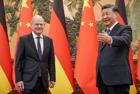 Bei einem Peking-Besuch soll Olaf Scholz den chinesischen Präsidenten Xi Jinping überzeugt haben, auf Putin einzuwirken.