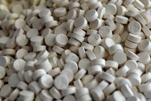 Amphetamin kennt man in Tablettenform. Der Stoff wurde in größerer Menge bei den Angeklagten gefunden. 