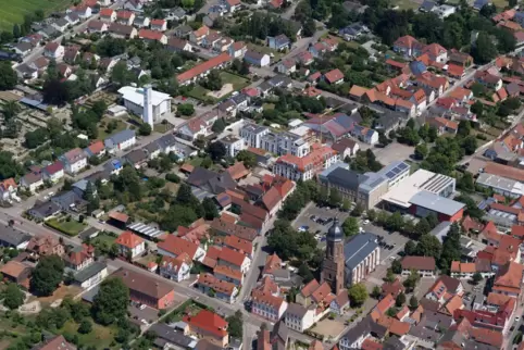 Ein Luftbild der Kandeler Innenstadt aus dem Jahr 2019. Das Justgelände befindet sich rechts am oberen Bildrand. 