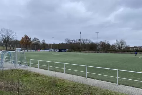 Das Spiel auf dem Wörther Kunstrasenplatz verlief sportlich fair, erst nach dem Schlusspfiff flogen die Fäuste.