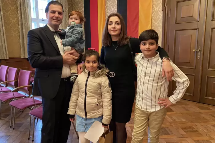 Eingebürgert: Marwan Nasr, Ehefrau Hadel Amer und die Kinder Karim (elf Jahre), Yasmina (acht Jahre) und Adam (neun Monate). 