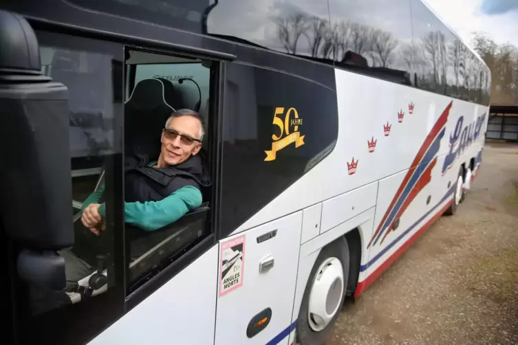 José Diaz von „Lauer Reisen“ am Steuer eines Reisebusses.