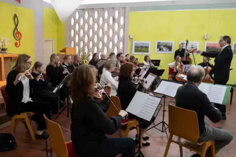 Das neu formierte Orchester probt in der Pirmasenser Stadtmission. 