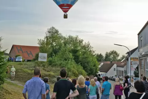 Der Start eines Heißluftballons war beim Worschdzippelfest vor zehn Jahren eine Attraktion.