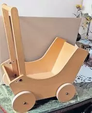 Puppenwagen aus Holz. 25,00€