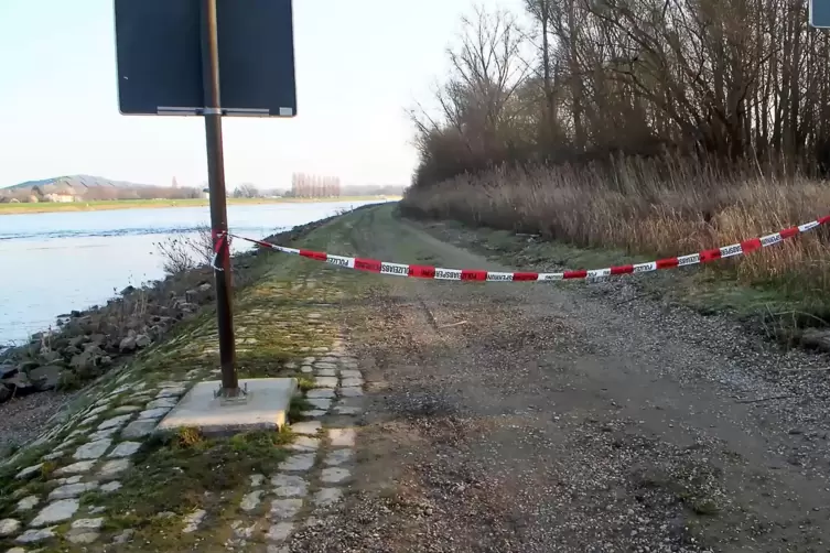 Die 27 Jahre alte Frau war tot am Rheindamm bei Hockenheim gefunden worden.