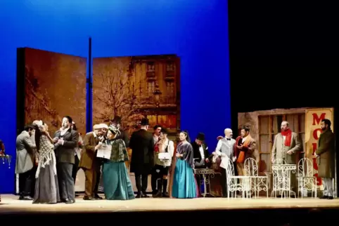 Die Opera Romana Craiova begeisterte die Besucher mit „La Bohème“ in der Pirmasenser Festhalle , es war ein bunt-sinnlicher Genu