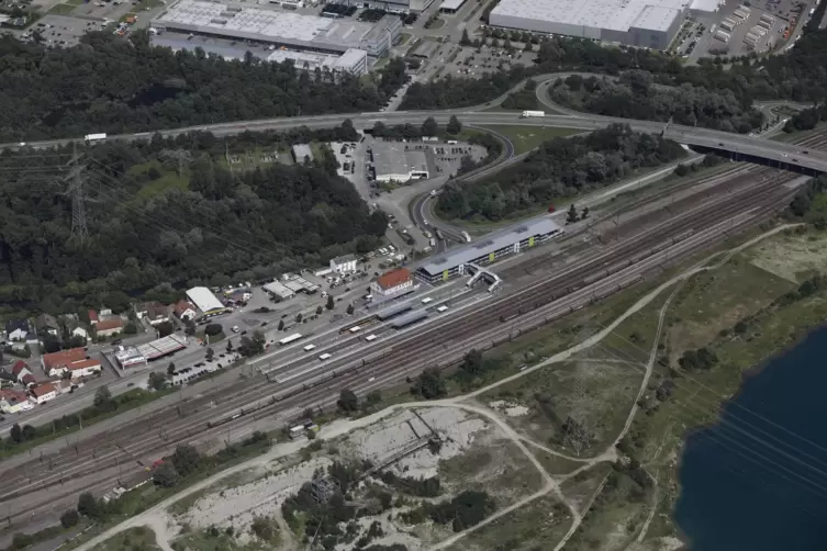 Die Z&uuml;ge m&uuml;ssten alle den Bahnhof W&ouml;rth passieren.