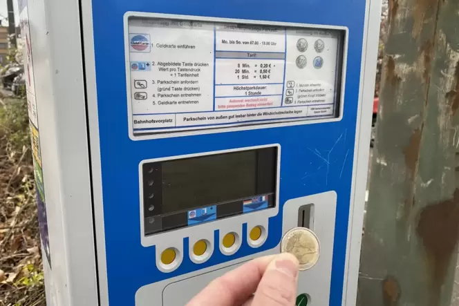 Künftig eine halbe Stunde kostenlos: Parkscheinautomaten müssen umprogrammiert werden. Künftig eine halbe Stunde kostenlos: Parkscheinautomaten müssen umprogrammiert werden.
