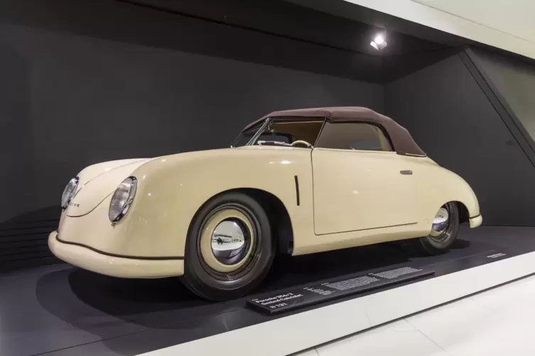 Ist 75 Jahre alt: ein Porsche 356/2 Gmünd Cabriolet, Baujahr 1949. 