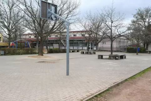 Der Schulhof wird umgestaltet. 