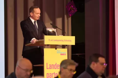 Tacheles reden. FDP-Landeschef Volker Wissing verteidigt den Straßenausbau. 