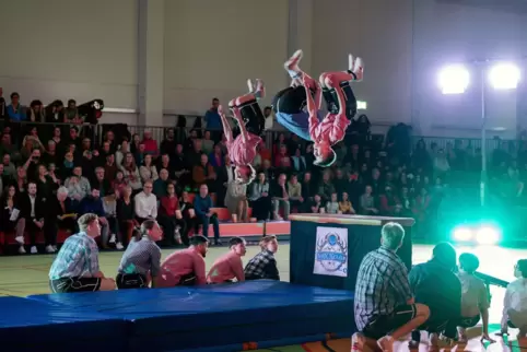 Showact: Pfälzisch-bayrisches Trampolinspringen der Stützpunktturner Westpfalz.