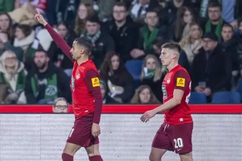 Freude nach dem 1:0: Kenny Prince Redondo (links). 