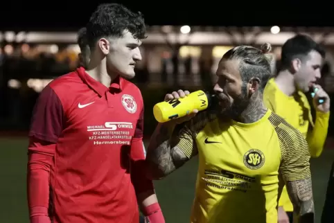 Patrick Freyer (rechts) traf zum 1:0 für Hermersberg, Torhüter Noah Wächter verursachte den indirekten Freistoß zum 1:1.