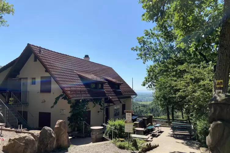 Ebenfalls von Freitag bis Montag geöffnet: Die Kiesbuckelhütte bei Albersweiler.