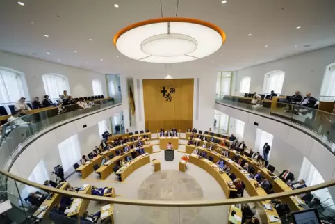 Blick in den Plenarsaal des Landtags.