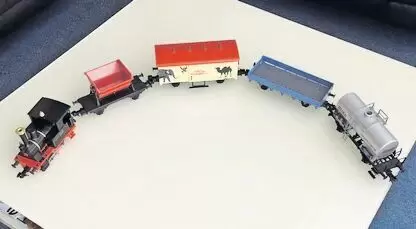 Märklin Maxi Startpaket mit Tenderlok, Kipplorewagen, Niederbordwagen, Transformator, 12 gebogene Gleise, + 2 Weichen,rechts,lin