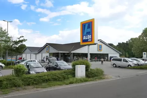 Am östlichen Ortseingang von Hanhofen: Aldi. 