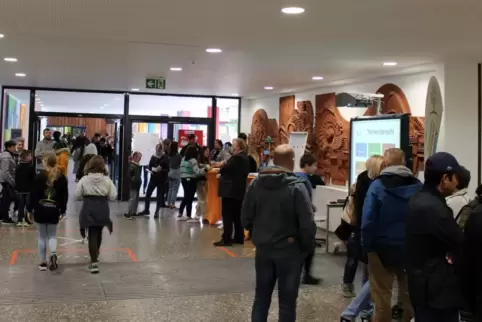Blick in die IGS Rheinzabern beim Tag der offenen Tür. 