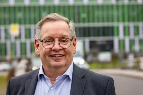 Ulrich Kerle, kaufmännischer Direktor der Homburger Universitätskliniken wird am Donnerstag offiziell in den Ruhestand verabschi