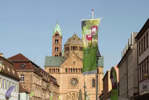 „Zum Wohl die Pfalz!“ heißt es in insgesamt sechs Locations: Frühlingsmesse Wein am Dom in Speyer. 