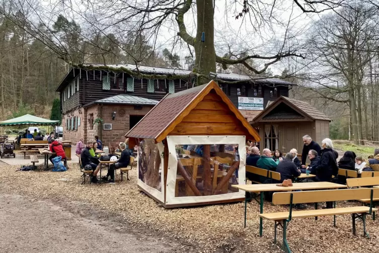 Beliebte Hütte: Das Waldhaus bei Lambertskreuz wurde bereits 1907 vom Pfälzerwald-Verein gegründet. Freitags ist Fisch- und Damp