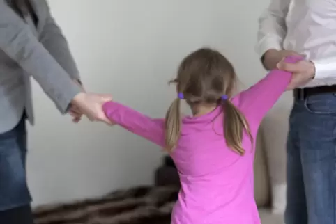 Dass ein Kind aus einer Familie geholt wird, ist laut Jugendamt die Ausnahme.dpa Dass ein Kind aus einer Familie geholt wird, ist laut Jugendamt die Ausnahme.dpa