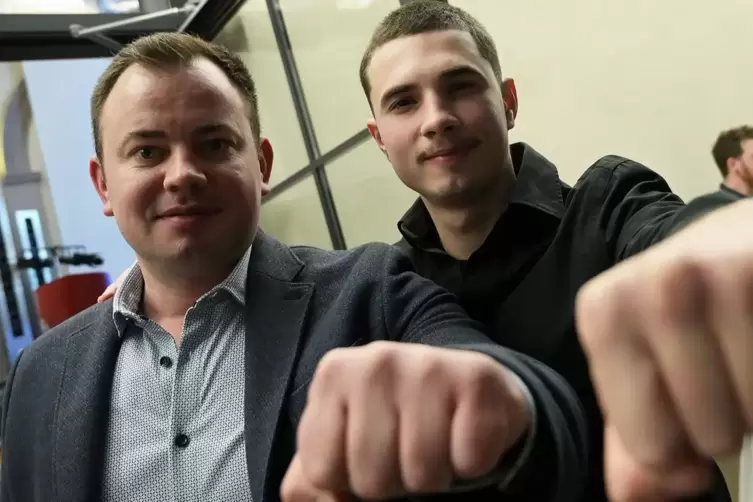 Boxer Ivan Ahapov (rechts) und sein Trainer beim BC Pirmasens, Vitali Litz.