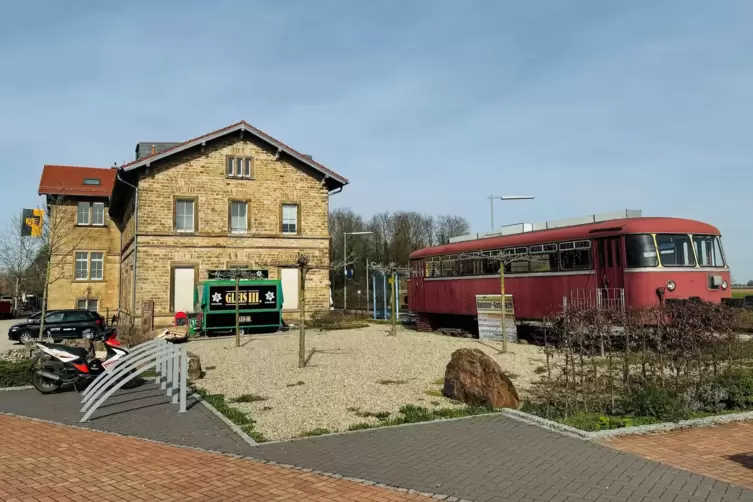 Im Rohrbacher Bahnhof sind nun alle R&auml;ume belegt.
