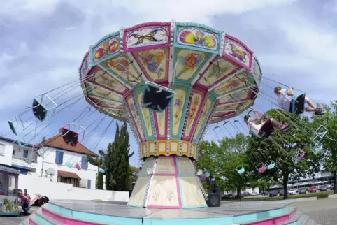 Rummel-Spaß schon früh im Jahr: ein Bild vom Ostermarkt vor einigen Jahren bei offensichtlich fast sommerlichem Wetter. 