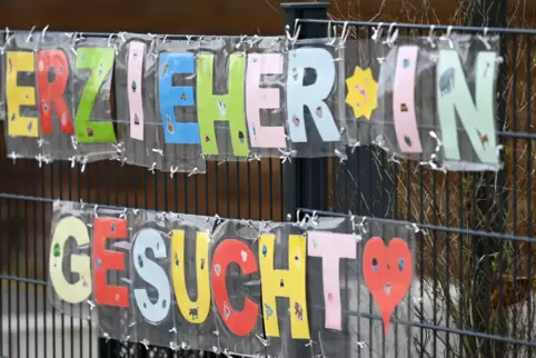 Weil Erzieher und Erzieherinnen fehlen, können in Ludwigshafener Einrichtungen mehrere Hundert bereits vorhandene Kita-Plätze ni