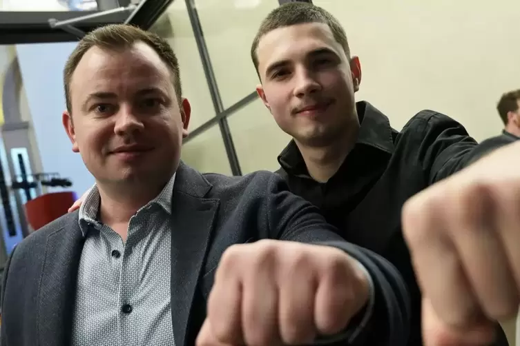 Gut gelaunt bei der RHEINPFALZ-Sportlerwahl am Mittwoch: Vitali Litz (links), der Vorsitzende und Trainer des Boxclubs Pirmasens