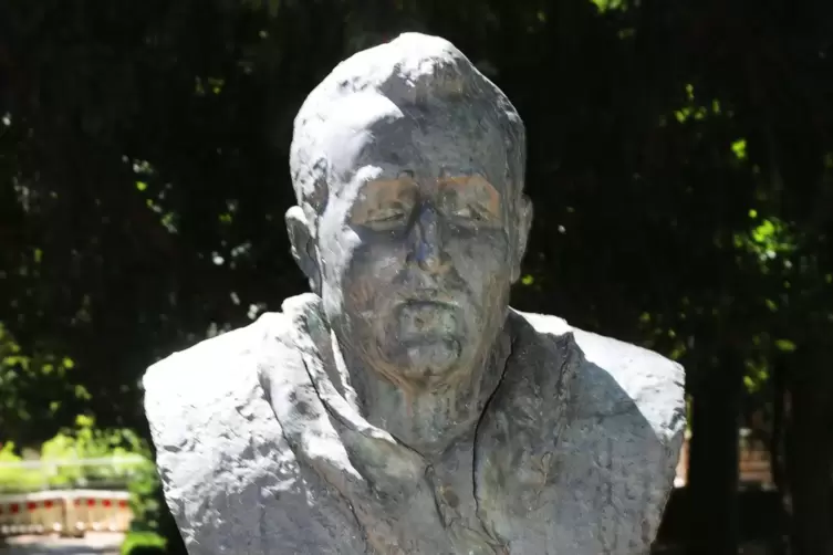 Fritz Wunderlich: Koch-B&uuml;ste im Kuseler Benzino-Park.