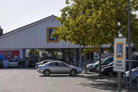 Der Handelskonzern Aldi möchte seinen bestehenden Markt in der Daniel-Bechtel-Straße durch einen größeren Neubau ersetzen. 