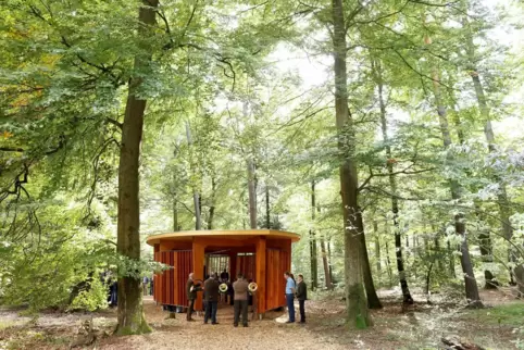 Der Ruheforst in Wilgartswiesen mit seinem Abschiedspavillon gilt als Basis für das Lustadter Projekt.
